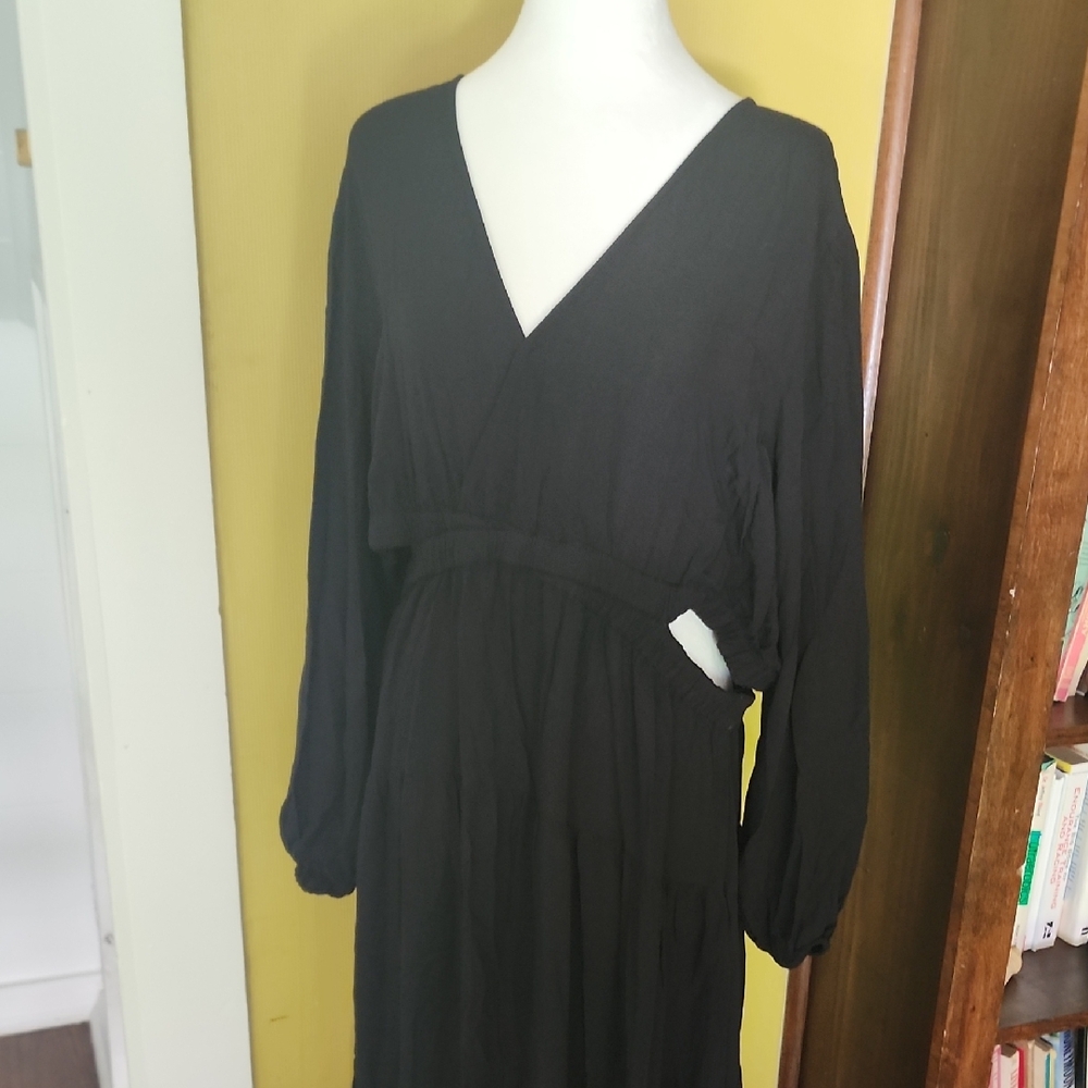 Womena Plus Size Black Dreas With Side Cut Outs